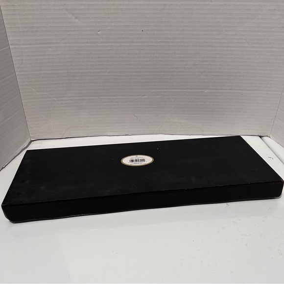 Shallow wood tray (15” x 5-3/4” x 1-1/4”) - Picture 3 of 4